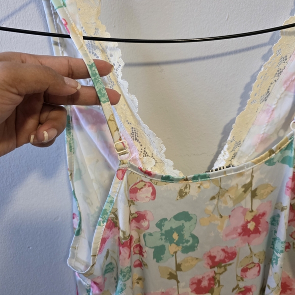 Max Studio Floral Chemise with Lace Trim - Picture 5 of 6